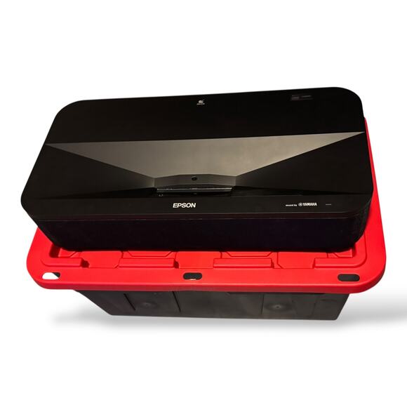 Epson - LS800 4K PRO-UHD Ultra Short Throw 3-Chip 3LCD Laser Projector - Picture 4 of 5